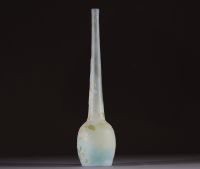 François-Théodore LEGRAS (1839-1916) Vase soliflore en verre multicouche dégagé à l'acide à décor de cerisier du Japon, vers 1900.