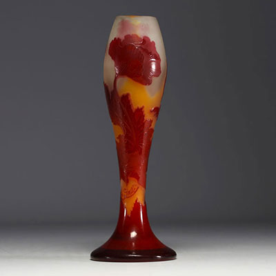 Émile GALLÉ (1846-1904) Acid-etched multi-layered glass vase decorated with poppy flowers, signed with a star.
