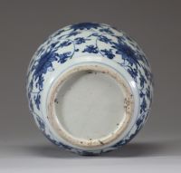 Chine – Petit pot en porcelaine bleu blanc à décor de lotus