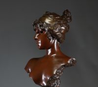 Emmanuel VILLANIS (1858-1914) ‘Tanagra’ Bronze bust with brown patina, signed, stamped Société des Bronzes de Paris.