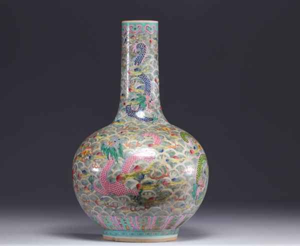 Vase en porcelaine de la famille rose 