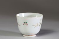 Chine - Ensemble de deux bols en porcelaine polychrome famille rose, époque Qing.