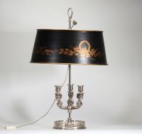 IMPOSANTE LAMPE BOUILLOTE EN BRONZE ARGENTÉ, TRAVAIL DE STYLE LOUIS XVI, XXe SIÈCLE