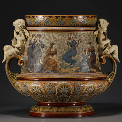 Villeroy & Boch Mettlach - Imposing and rare ceramic planter with figures on a mahogany saddle. Circa 1900.
