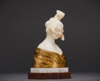 Alphonse Henri NELSON (1854-1919) Buste d'élégante en marbre er bronze doré.