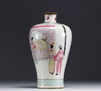 China - Lot of Famille Rose porcelain, 19th century, mark under the vase.