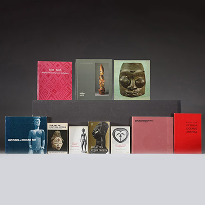 Lot de 10 livres sur l’art africain . Multilingue