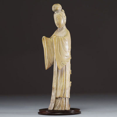 China - Guanyin, ivory sculpture on an exotic wood base, Ming period.