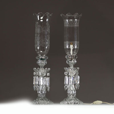 Cristallerie Baccarat - Pair of crystal lamps, foot with pendants, Baccarat mark on the globes.