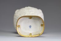 Sèvres - Vase en biscuit, porcelaine à pâte dure monté sur bronze à décor en relief de scènes champêtres, XVIIIème, marque au bleu sous la pièce.