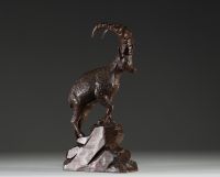 Paire de chamois en bois sculpté de la Forêt noire.