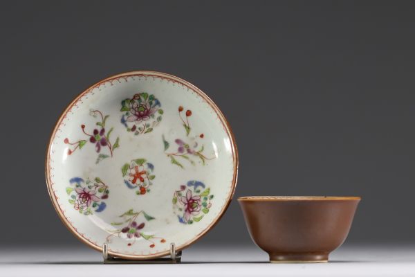 China - Porcelain bowl and plate with internal floral and capuchin decoration, 18th century.