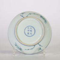 Assiette en porcelaine doucai à décor d’un daim, Chine, marque Chenghua