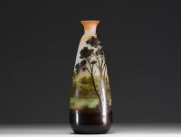 Émile GALLÉ (1846-1904) - Acid-etched multilayer glass vase with landscape decoration, signed.