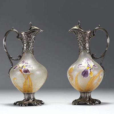Victor SAGLIER (1840-1890) Pair of ewers in enamelled frosted glass and silver-plated metal, hallmark on the handles.