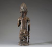 Afrique - Belle statue Baoulé en bois sculpté exécutée de main de maître, Côte d’Ivoire, début XXème.