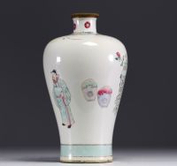 China - Lot of Famille Rose porcelain, 19th century, mark under the vase.