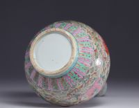 Vase en porcelaine de la famille rose 