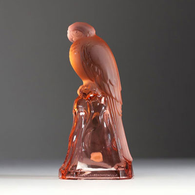 Val Saint Lambert - Art Deco ‘Parakeet’ in pressed and sandblasted moulded glass, signed Luxval.