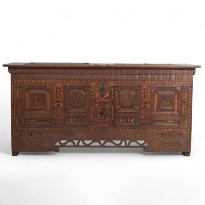 Coffre en chêne et marqueterie, travail de maitrise, époque XVIIIème.