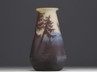 MULLER Frères Lunéville - Multilayer acid-etched glass vase with Vosges decoration, signed.
