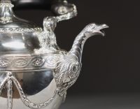 Théière en argent massif de style Empire, poinçon La Haye, Pays-Bas, 1794.
