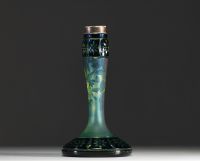 Val Saint Lambert - Pied de lampe en verre multicouche dégagé à l'acide et tallé à décor de glycines, signé.
