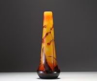 DAUM Nancy - Vase in acid-etched multi-layered glass decorated with flowers and tobacco leaves, signed in the decoration.