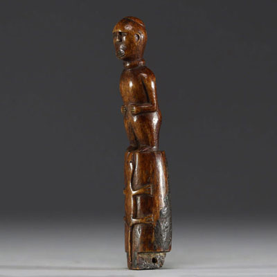 Africa DRC - Figurative Bakongo statue in carved bone.