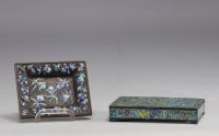 Chine - Ensemble composé d'une boîte et d'une coupelle en émail cloisonné, XIXe siècle.