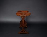 Louis MAJORELLE (1859-1926) attr. à - Table en placage de ronce de noyer, d'époque Art Nouveau.