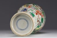 China - A green family polychrome porcelain vase decorated with characters, 19th century.