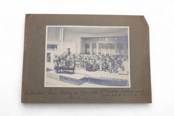 Deux photographies de la salle Henry Le Bœuf avant et après la pose du grand orgue Palais des Beaux-Arts de Bruxelles – 1929 Architecte : Victor Horta.