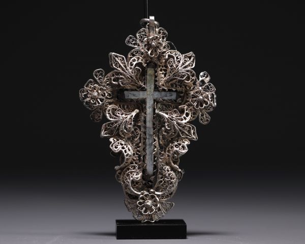 Rare Christ en croix en argent filigrané, Russie, XVIIIème.