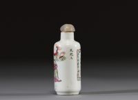 Chine - Tabatière en porcelaine polychrome famille rose 
