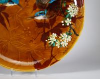 Émile Difflotte (1856–1933) pour Boch Frères La Louvière Imposant plat décoratif aux martins-pêcheurs – Fin XIXᵉ .