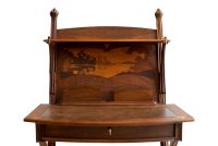 Louis MAJORELLE (1859-1926) Bureau en noyer, placage de bois fruitiers, serrure et clé en bronze.