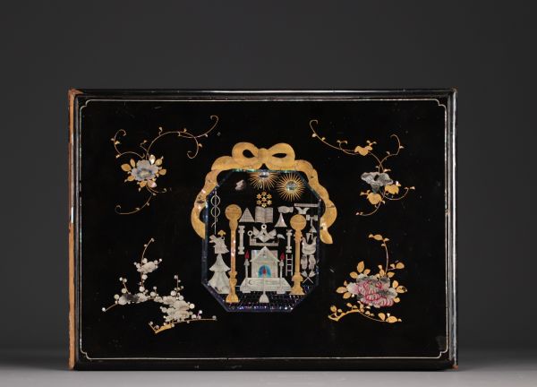 Japon - Coffret à décor Maçonnique en laque de Nagasaki et marqueterie, Edo, XIXème.
