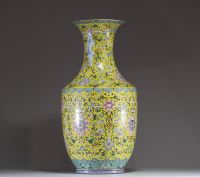 China - Imposing pink family polychrome porcelain vase with floral decoration on a yellow background, handles depicting dragons, 20th century.