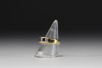 Ring set with diamonds and sapphires weighing 7g.