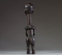 Afrique RDC - Statuette Luluwa en bois sculpté, Congo RDC, 1ère moitié XXème.