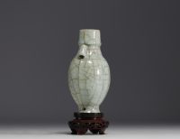 Chine - Vase monochrome vert craquelé, marque sous la pièce, XVIIIème