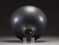Antonio LAMPECCO (1932-2019) Vase en grés émaillé noir et bleu, monogramme LA sous la pièce.