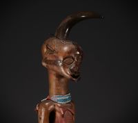 Importante statue masculine SONGYE de la région de TSHOFA collectée vers 1900.