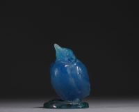 Amalric WALTER (1870-1959) Oiseau en pate de verre bleue, signé sur le bord de la base.
