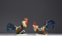 J. FELDTMANN for Rosenthal - Pair of roosters in polychrome porcelain, mid 20th century.