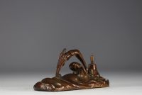Briquet de table Art Déco en bronze en forme de femme plongeant en mer.