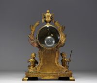 Pendule en bronze doré et ciselé, allégorie des arts aux Putti, cadran signé Cherier à Paris, d'époque Louis XVI.