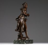 Hippolyte François MOREAU (1832-1927) ‘Jeune paysanne’ Shaded patina bronze proof, signed.
