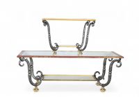 Maison Banci Firenze - Ensemble de deux tables basses en verre et fer forgé doré rectangulaire et carrée à deux niveaux, vers 1980. 